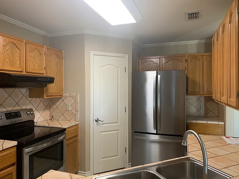 718 Amber Ave — Photo 4