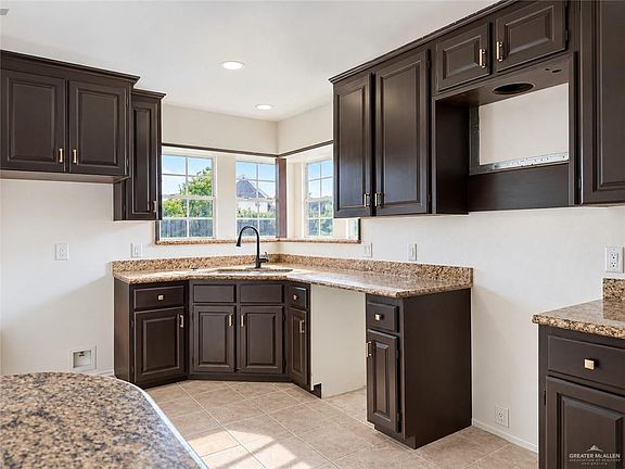 3rd image of 514 Baltic Ave