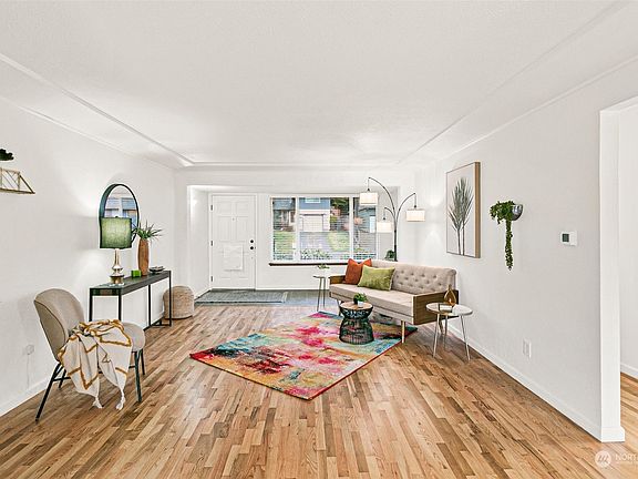 4th image of 1653 Firlands Drive