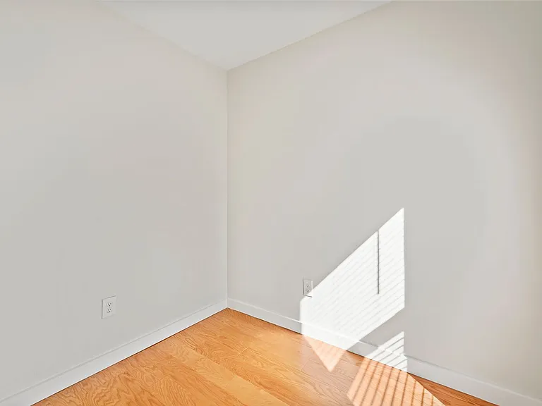 42-44 Saratoga Ave — Photo 13
