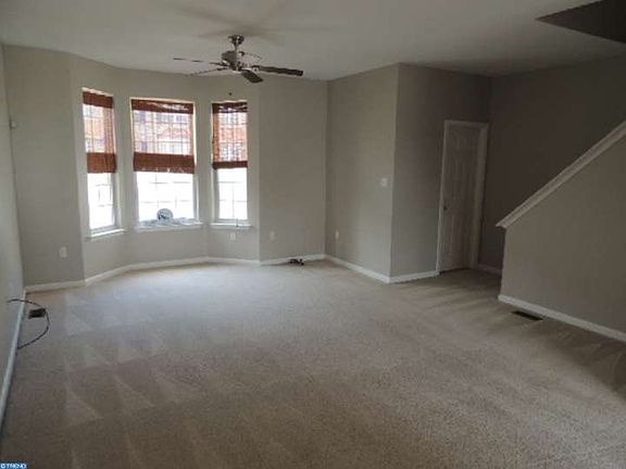 4th image of 29 Carrick Ln