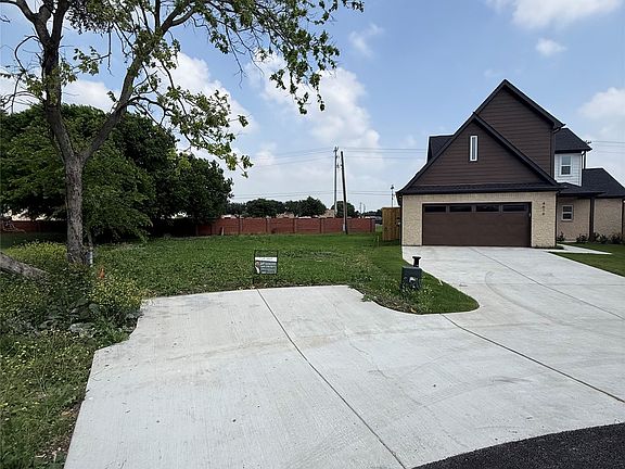 3rd image of 4620 Red Bud Ct
