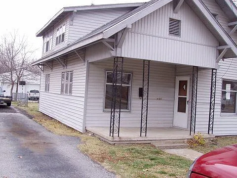 4 bed, 1.5 bath, 2000 sqft, $975 — Photo 3