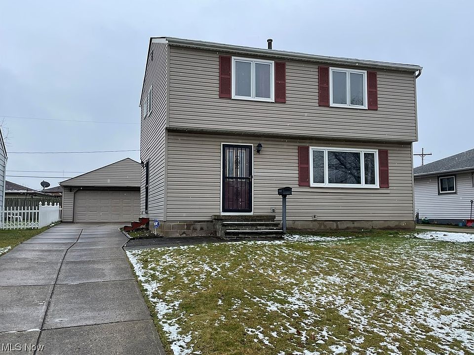 2nd image of 405 S Ridge Dr