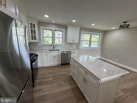 5th image of 379 Boxwood Ln