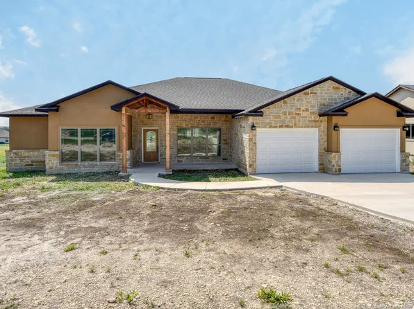 293 Spanish Grant, Bandera, TX 78003