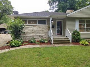 2615 Burrmont Rd, Rockford, IL 61107