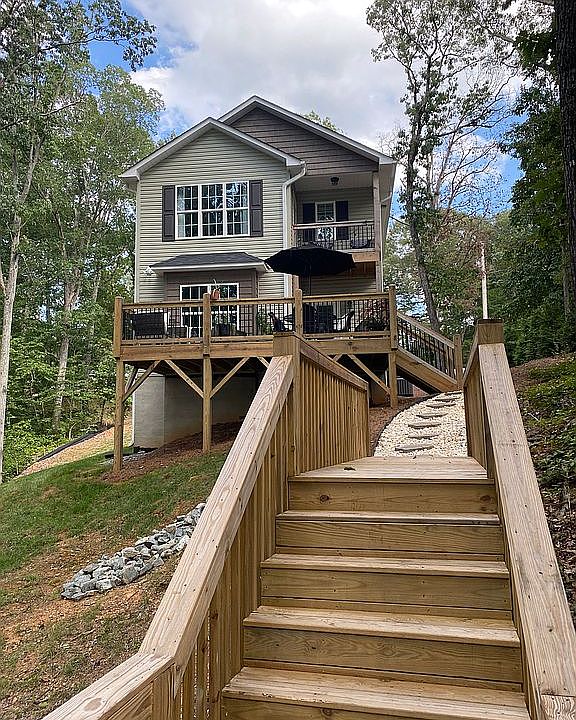 1st image of 776 Riverwood Dr