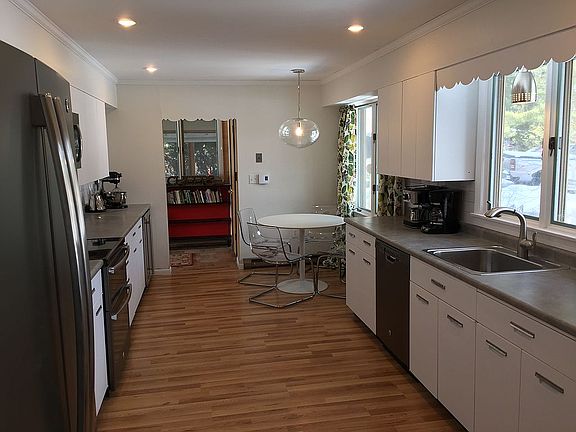 2nd image of 96 Tiroga Beach Ln