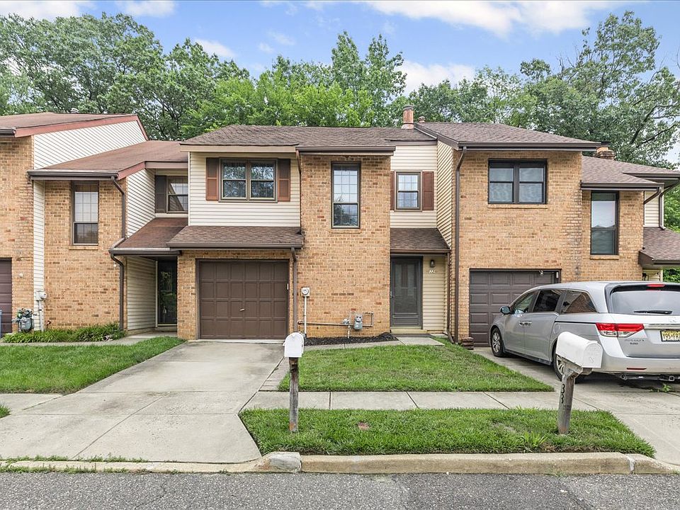 1st image of 32 Lafayette Ln