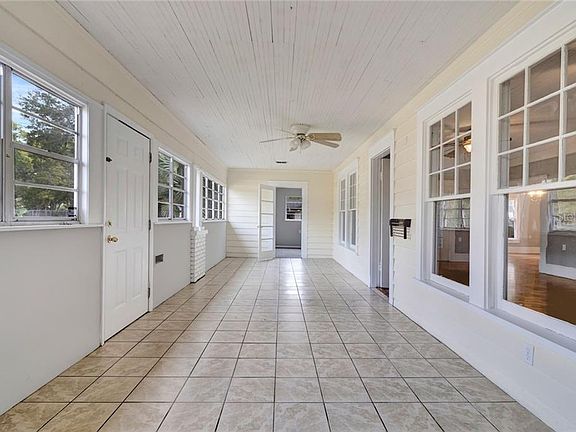 3rd image of 907 W 20th St