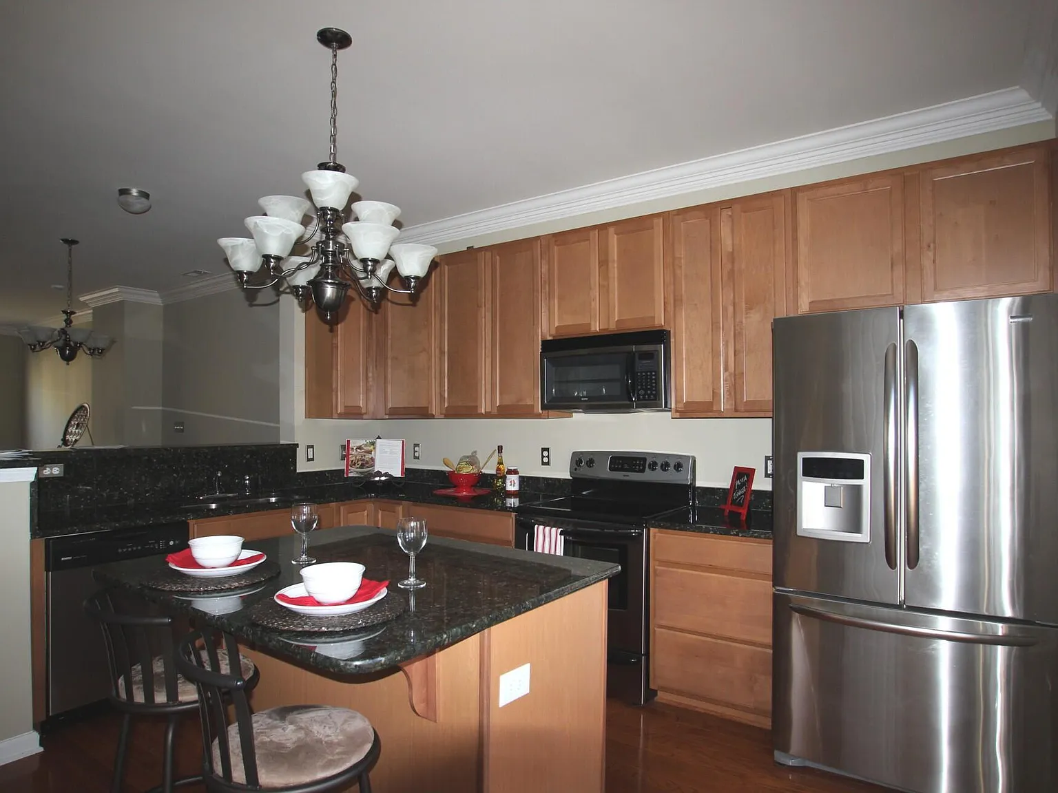 3 bed, 3.5 bath, 1981 sqft, $1,900 — Photo 4