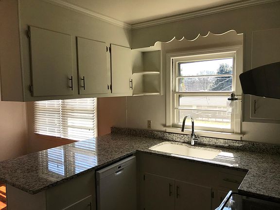 4th image of 26 Sequoia Dr