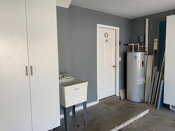 4th image of 8266 Abbeyfield Dr
