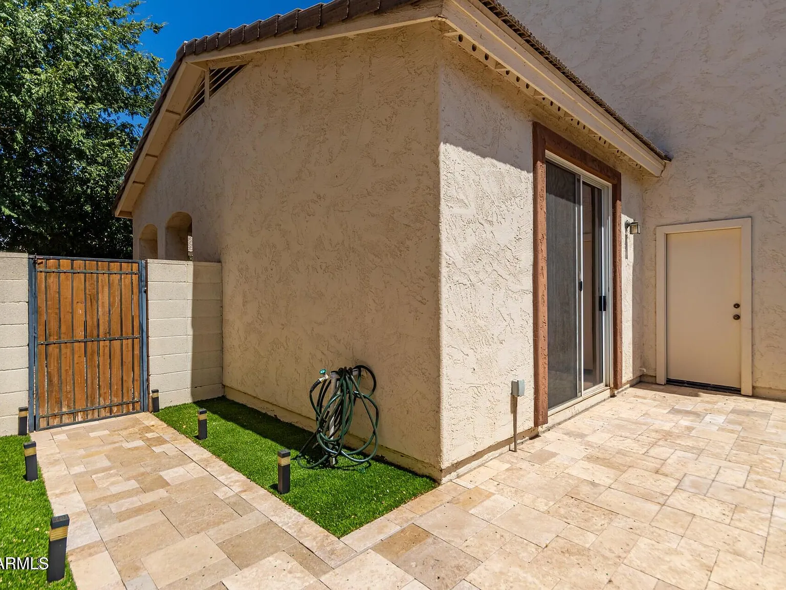 3 bed, 2.5 bath, 1418 sqft, $2,300 — Photo 3