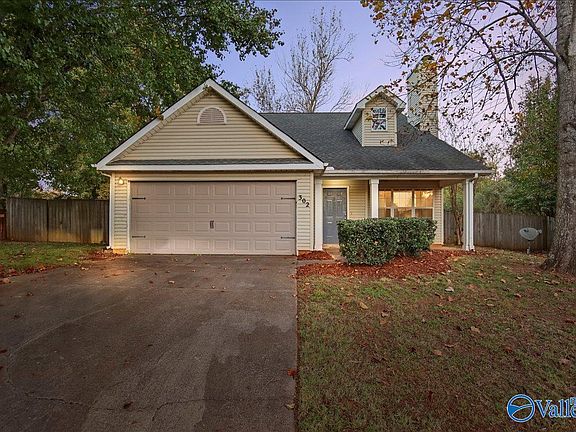 3rd image of 302 Sweetwood Ln