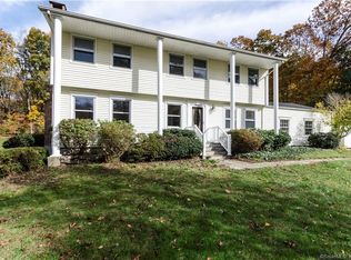 3 N Winchester Ct, East Lyme, CT 06333