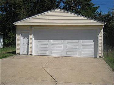 4th image of 5185 E 128th St