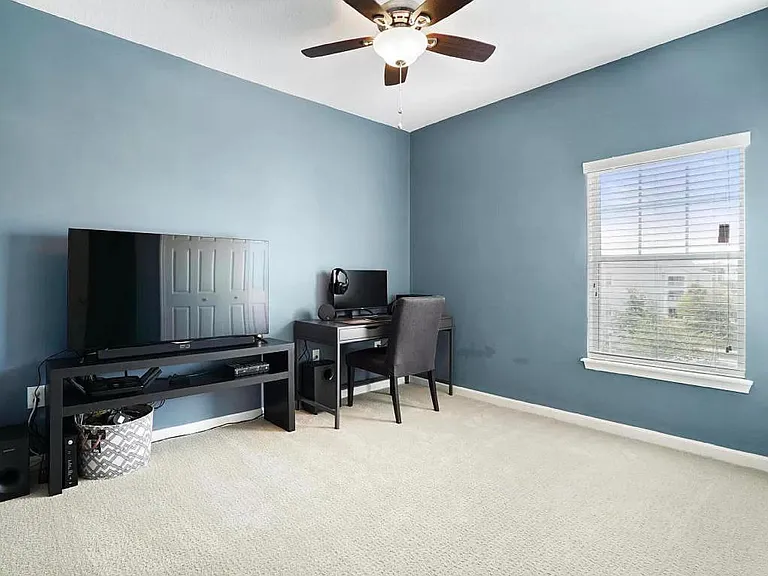 8210 Green Parrot Rd #301 — Photo 6