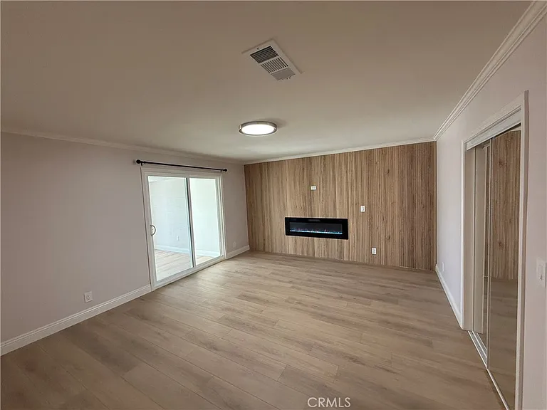 5621 Kenwood Ave — Photo 7