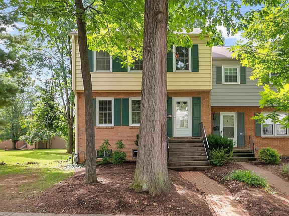 3rd image of 101 Sherwood Ct