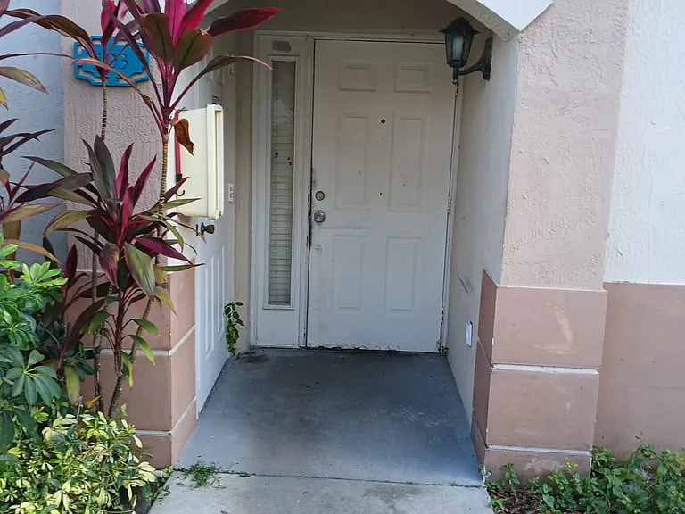 2931 SE 12th Rd #103 — Photo 1
