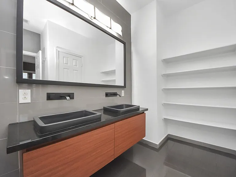 10062 Hillside Bayou Dr — Photo 32