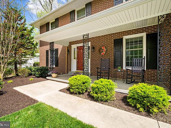 3rd image of 213 Sorrel Dr