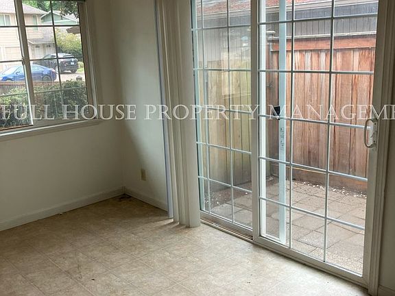 5th image of 2925 Applewood Ln #2927