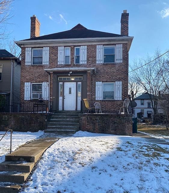 1st image of 1321 Laidlaw Ave