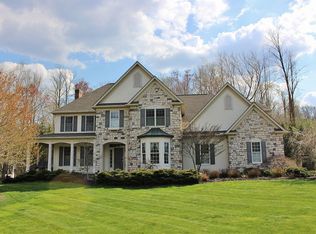 8145 Carrington Pl, Chagrin Falls, OH 44023