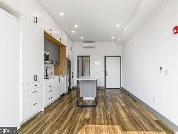 4th image of 1935 E Hazzard St #301