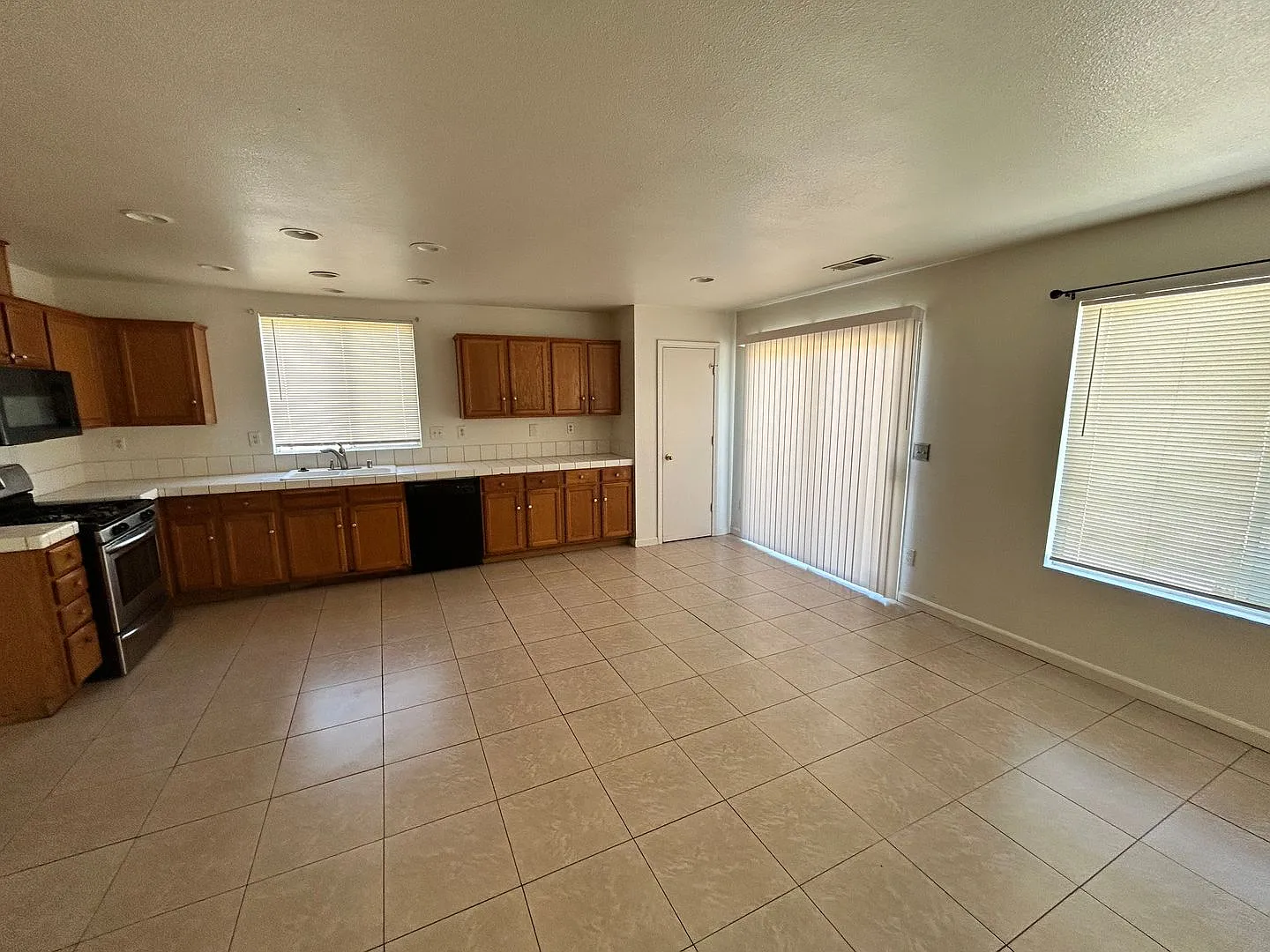 4 Bedroom/2 Bath Home Stockton Ca — Photo 3