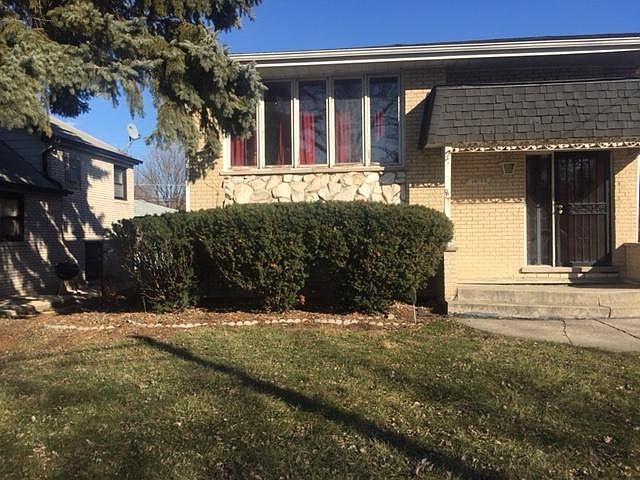 1st image of 14123 S Hoxie Ave #1