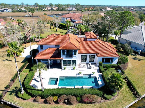 2nd image of 121 NEWPORT Lane
