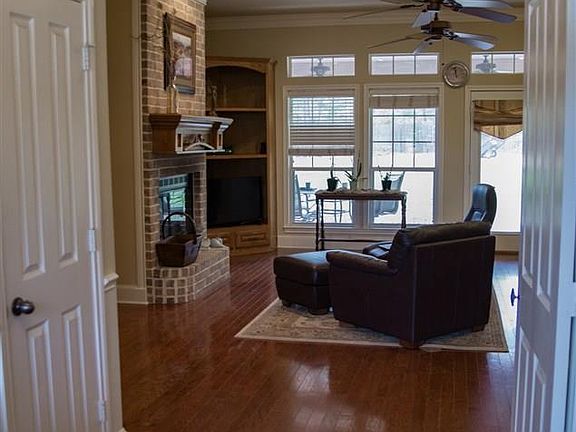 4th image of 15853 Cumberland Way