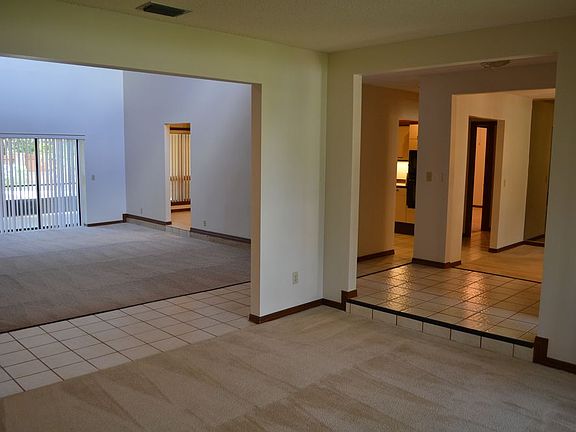 3rd image of 7910 Southwind Ct