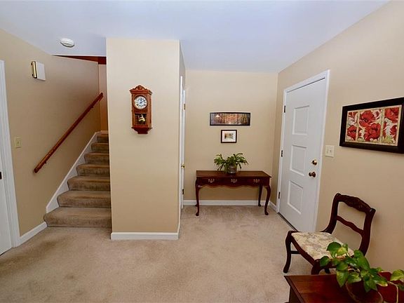 3rd image of 453 Patricia Way