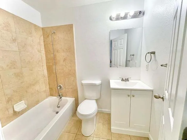 2767 W Fairmont Ave #104 — Photo 6