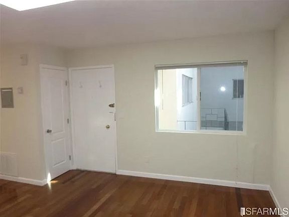 5th image of 2144 Grove St APT 3