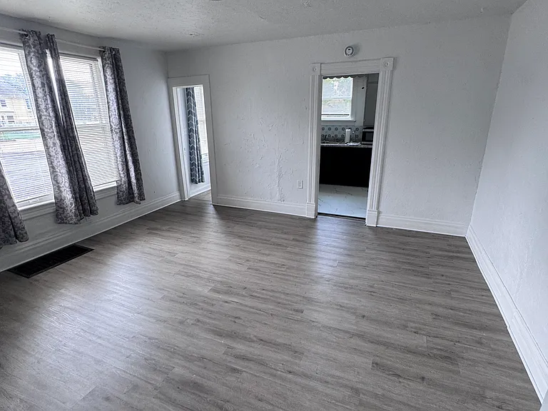 703 Park Pl — Photo 4
