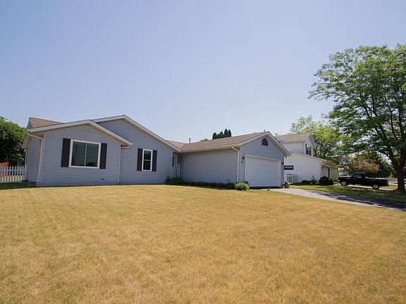 3rd image of 924 Crestview Dr