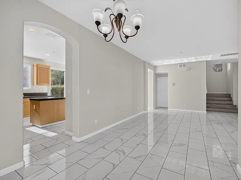 5858 Hazelwood Cmn — Photo 5