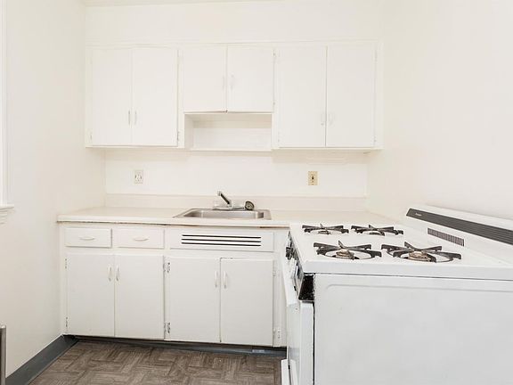 4th image of 1852 Forest Hills Blvd APT 4
