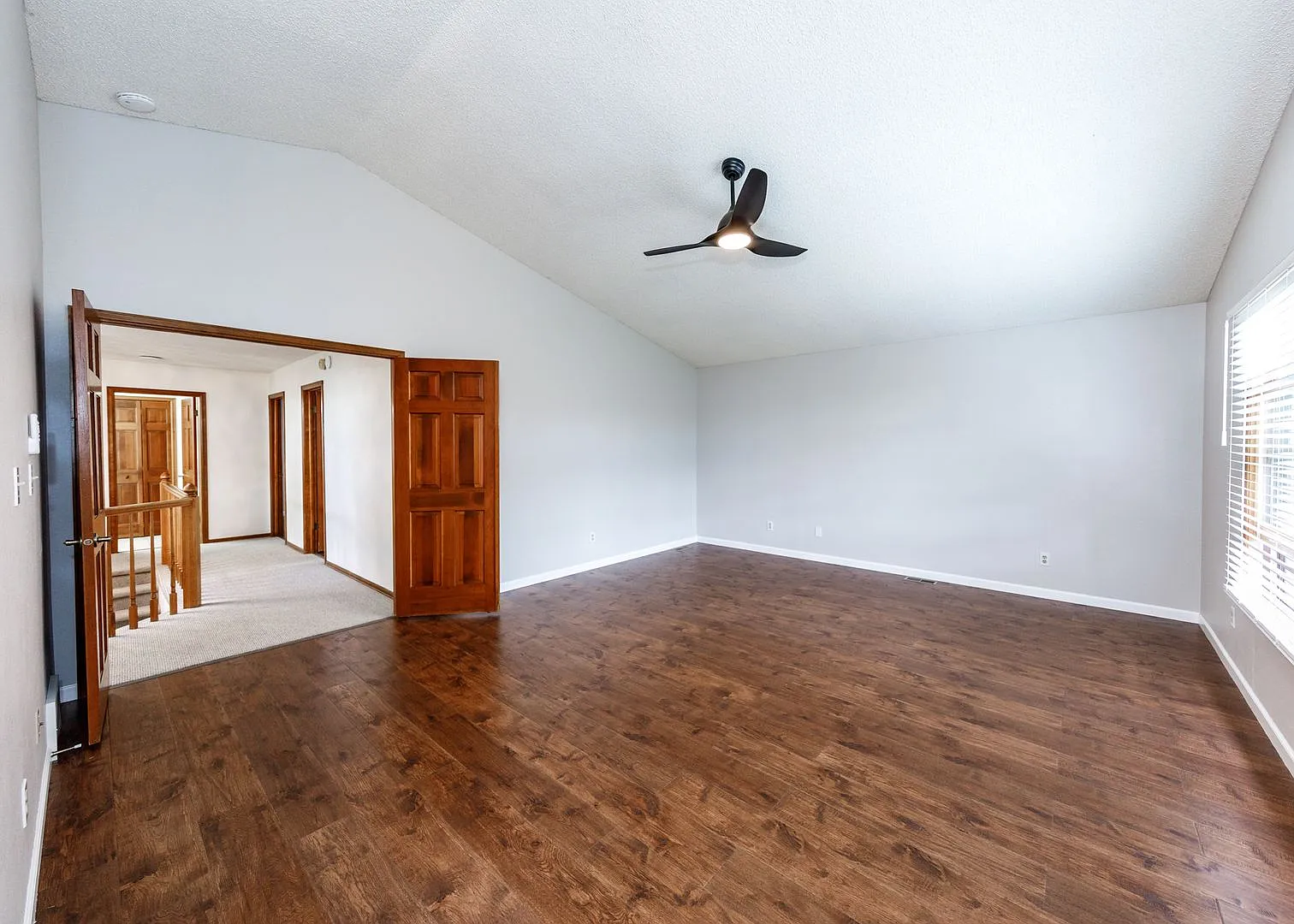 Broadmoor Bluffs Home nestled in nature — Photo 4