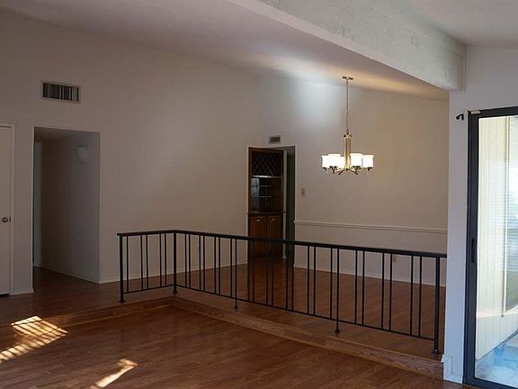 5th image of 412 Woodhill Dr