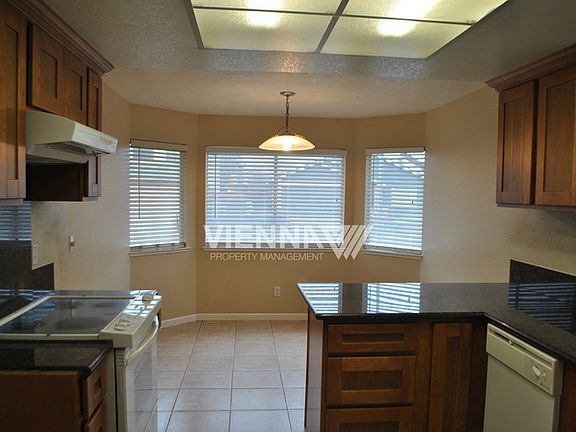 3rd image of 4073 N Country Dr