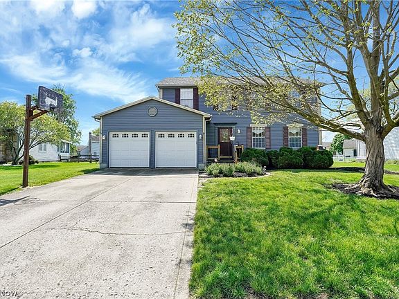 2nd image of 527 Warwick Ln