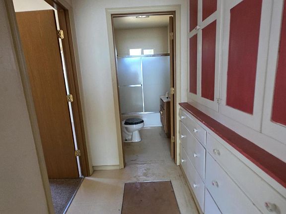 4th image of 2045 Garden Ave