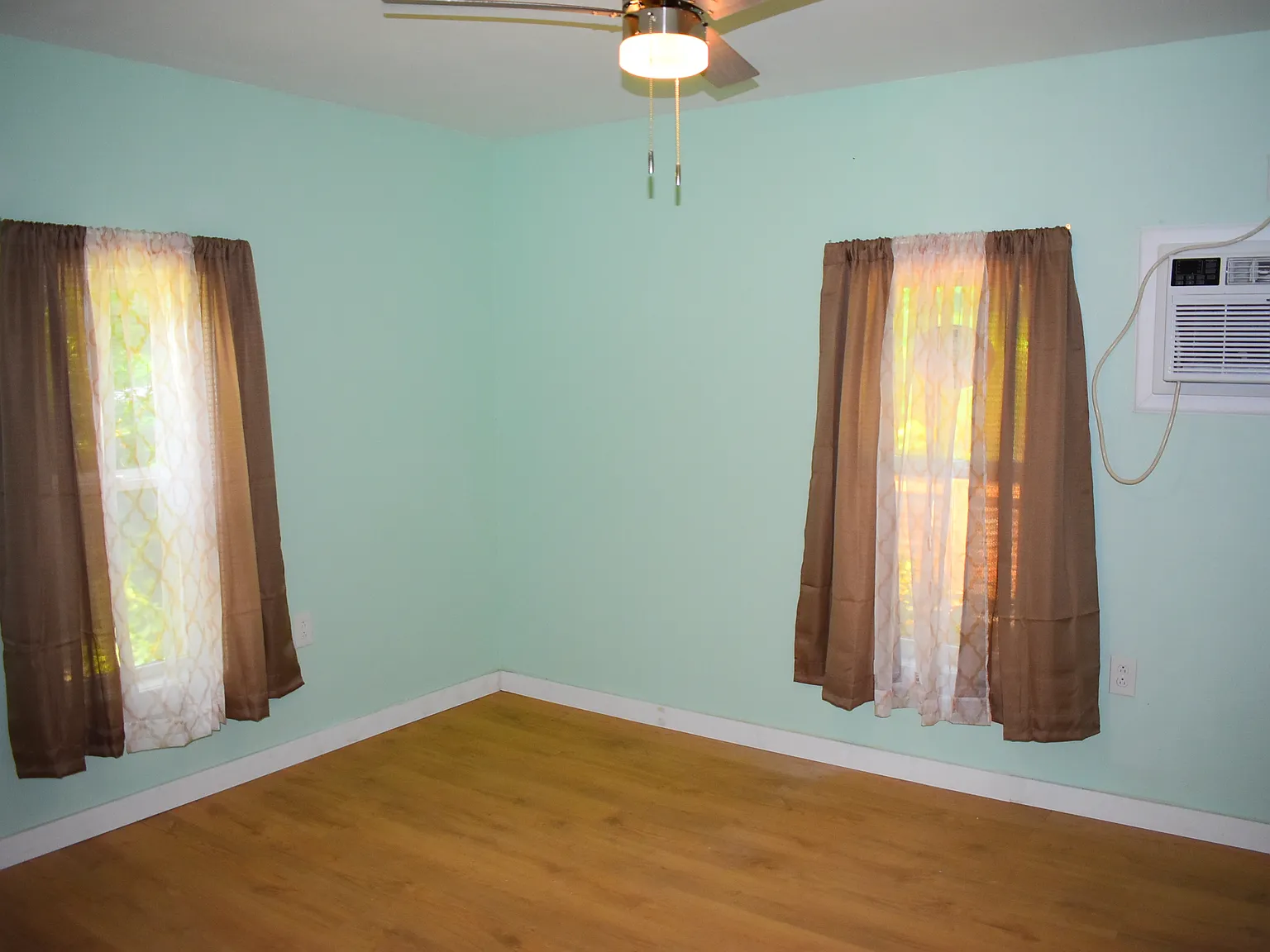 819 Gene Alley - 1 — Photo 2